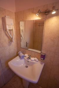 a bathroom with a sink and a mirror at Ulrika in Egina
