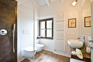 Bilik mandi di Relais Villa Ambrosetti +87 gambar