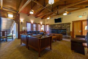 a living room with a couch and a fireplace at Mountain Retreat Resort, a VRI resort in Arnold