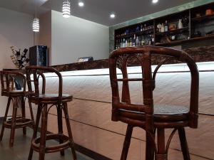 Lounge o bar area sa Hotel Alcala