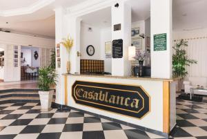 a restaurant with a counter in a lobby with a checkered floor at Hotel Casablanca in Campinas