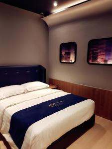 Postel nebo postele na pokoji v ubytování Manhattan Business Hotel TTDI