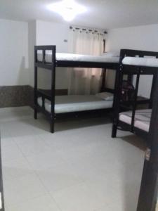 Un ou plusieurs lits superposés dans un hébergement de l'établissement cactus city hostel confort
