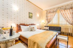 Posteľ alebo postele v izbe v ubytovaní Villas Arbia - Margita Beach hotel