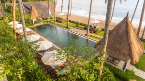 an overhead view of a swimming pool next to a beach at The Chandi Boutique Resort & Spa in Senggigi