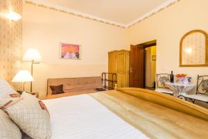 Posteľ alebo postele v izbe v ubytovaní Villas Arbia - Margita Beach hotel