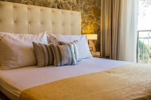 Postel nebo postele na pokoji v ubytování Villas Arbia - Margita Deluxe Beach Hotel