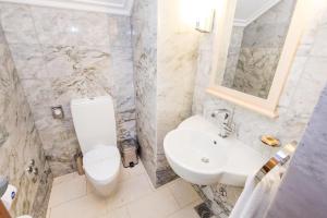 Koupelna v ubytování Villas Arbia - Margita Deluxe Beach Hotel