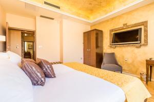 Postel nebo postele na pokoji v ubytování Villas Arbia - Margita Deluxe Beach Hotel