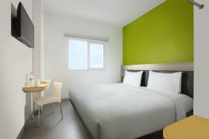 Postel nebo postele na pokoji v ubytování Amaris Hotel Margorejo Surabaya + 22 fotografií