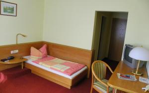 Letto o letti in una camera di Hotel Zwei Linden