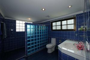 Ένα μπάνιο στο Royal Park Apartments +11 φωτογραφίες