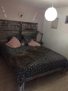 Postel nebo postele na pokoji v ubytování Gîte sur Loue
