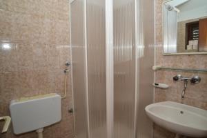 Koupelna v ubytování Apartments Lonić