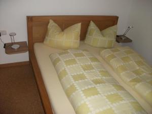 Un pat sau paturi într-o cameră la Haus Lenzhalde