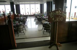 RNS Residency Sea View餐厅或其他用餐的地方