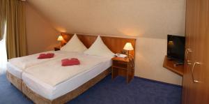 Postel nebo postele na pokoji v ubytování Hotel Vier Linden