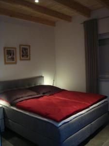 A bed or beds in a room at Strandlust II