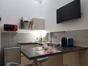 Kuchnia lub aneks kuchenny w obiekcie NoMapartments Il Viaggiatore