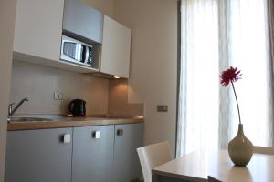 Kuchyň nebo kuchyňský kout v ubytování Hotel & Residence Cavalluccio Marino