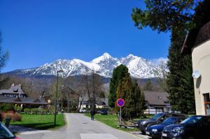 A general mountain view or a mountain view taken from Az apartmant