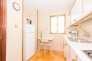 Zdjęcie z galerii obiektu Apartamentos Giralda w mieście Chiclana de la Frontera +18 zdjęć