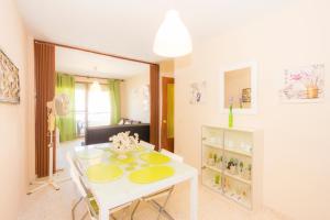 Zdjęcie z galerii obiektu Apartamentos Giralda w mieście Chiclana de la Frontera