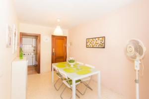 Zdjęcie z galerii obiektu Apartamentos Giralda w mieście Chiclana de la Frontera