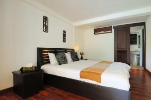 Een bed of bedden in een kamer bij Surin villa