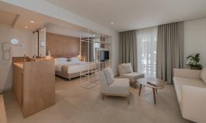 Predel za sedenje v nastanitvi Bitzaro Grande Hotel & Suites + 37 fotografij
