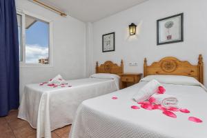 Posteľ alebo postele v izbe v ubytovaní Apartamentos Embajador + 12 fotografií