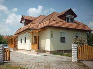 Fotografia z galérie ubytovania Barbara Apartmanház v destinácii Kehidakustány