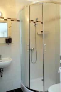 A bathroom at Polus Pension