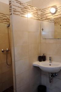 A bathroom at Polus Pension
