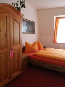Postel nebo postele na pokoji v ubytování Gästehaus Loschwitz
