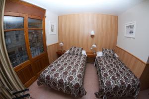 Llit o llits en una habitació de Hotel Comapedrosa