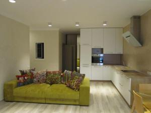 Nhà bếp/bếp nhỏ tại Apartments On Henuezskaya 5