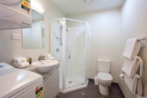 Ein Badezimmer in der Unterkunft Proximity Apartments Manukau / Auckland Airport