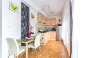 Ett kök eller pentry på Best Apartments Szeged