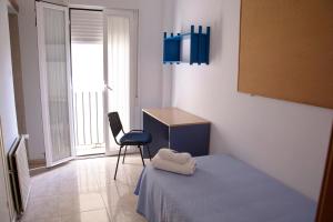 Postel nebo postele na pokoji v ubytování Residencia Universitaria Cadiz Centro