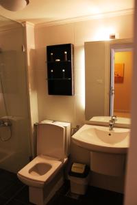 Koupelna v ubytování Le Marly Hotel