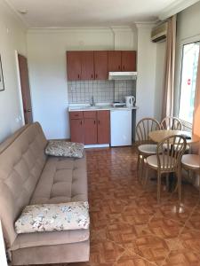 Kuchyň nebo kuchyňský kout v ubytování Blue Yacht Marina Apart Hotel