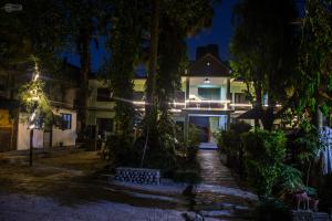 Vrt pred nastanitvijo Yeti Guest House