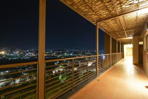 Speke Apartments Wampewo的阳台或露台