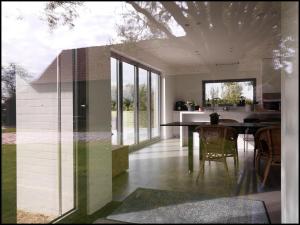 a kitchen and dining room with a table and chairs at Rooseboom22 in Aartrijke