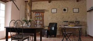 a dining room with a table and chairs at Chambres d'Hôtes Le Val de la Garenne in Senouillac