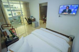 TV a/nebo společenská místnost v ubytování Hotel Progati Inn Ltd.