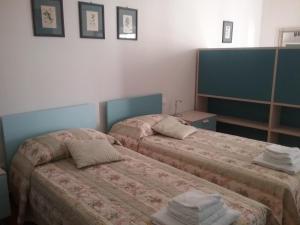 Ένα ή περισσότερα κρεβάτια σε δωμάτιο στο Foresteria San Niccolò