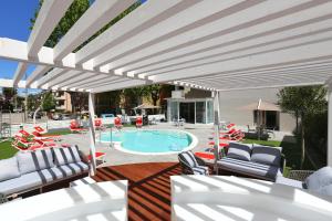 Bazén v ubytování Hotel Sabrina Rimini nebo v jeho okolí