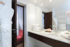 a bathroom with a sink and a mirror at Montfleuri in Paris